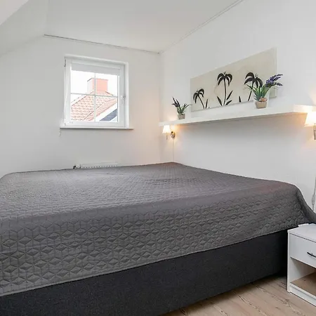 Apartment L *
