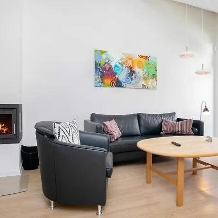 L Apartment