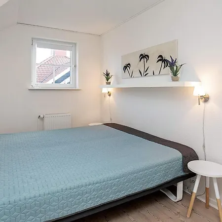 L Apartment *