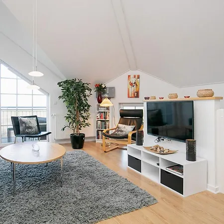 L Apartment *